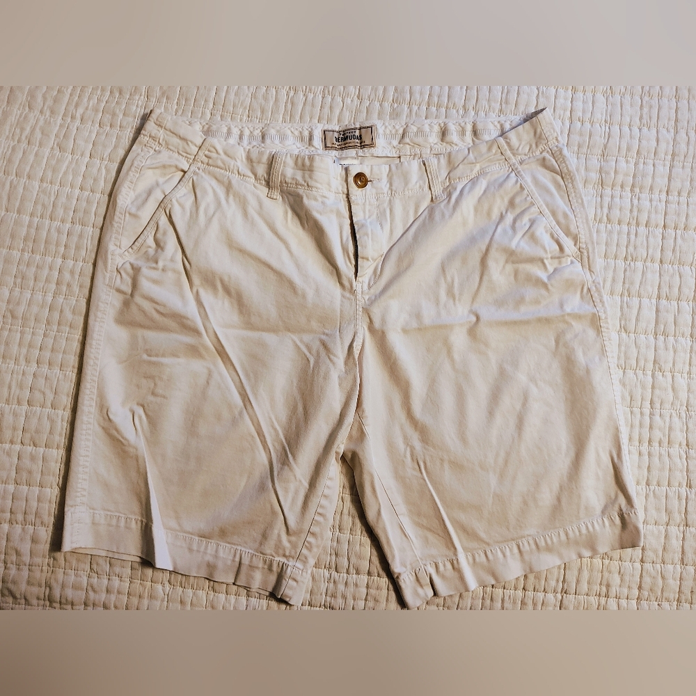 Women's Old Navy White Perfect Bermudas